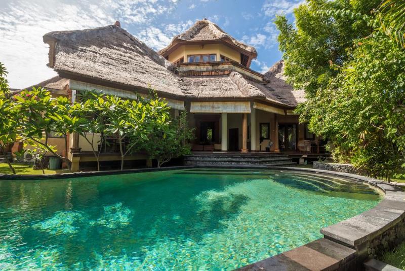 Taman Sari Bali Cottages Баньюведанг Экстерьер фото